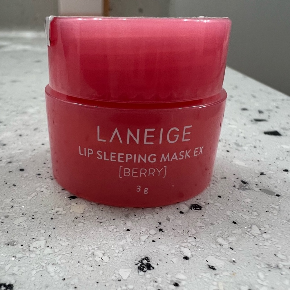 BRAND NEW!!! LANEIGE LIP SLEEPING MASK !!!! Size: 3g Scent: Berry